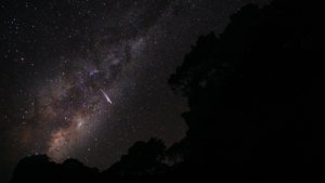 Shooting star – Cathedral Cove