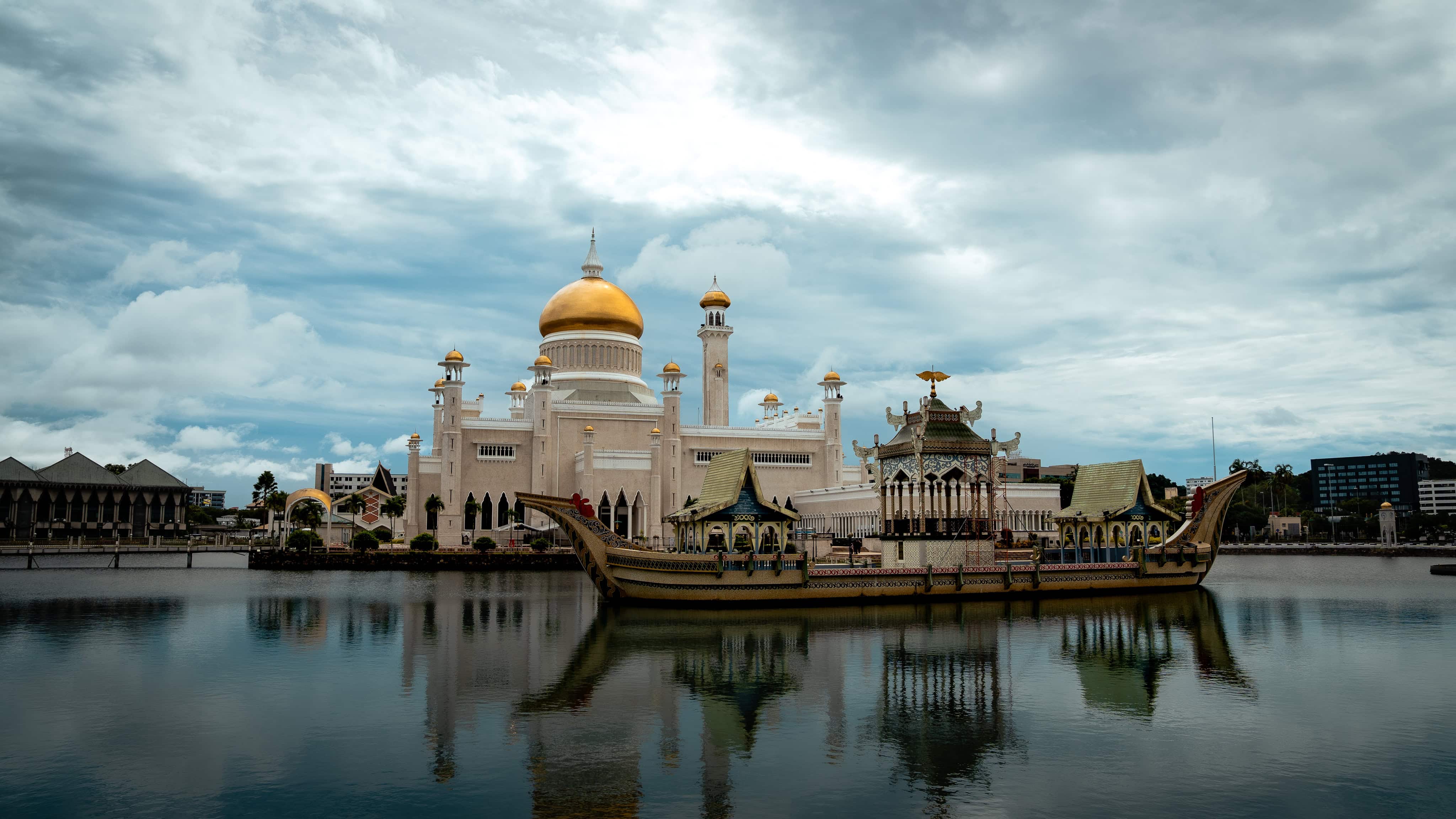 Sultan Omar Ali Saifuddin Mosque
